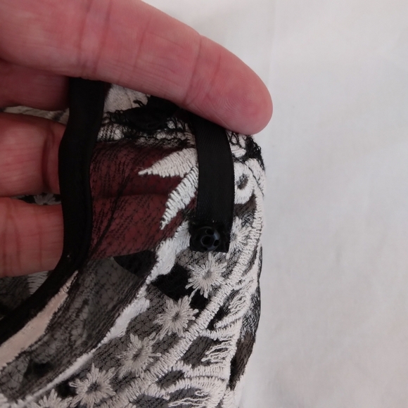 14 Peter Nygard Lace Overlay Dress Black White Tank V neck Floral Plus - Picture 9 of 9